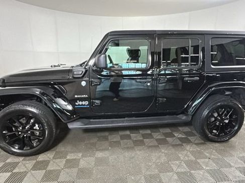 Used 2023 Jeep Wrangler Unlimited Sahara w/ Cold Weather Group AWD/4WD image 6