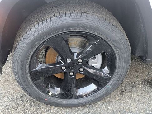 New 2025 Jeep Grand Cherokee L Limited w/ Black Appearance Package image 9