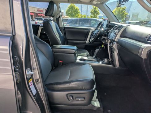 Used 2018 Toyota 4Runner SR5 Premium AWD/4WD image 33
