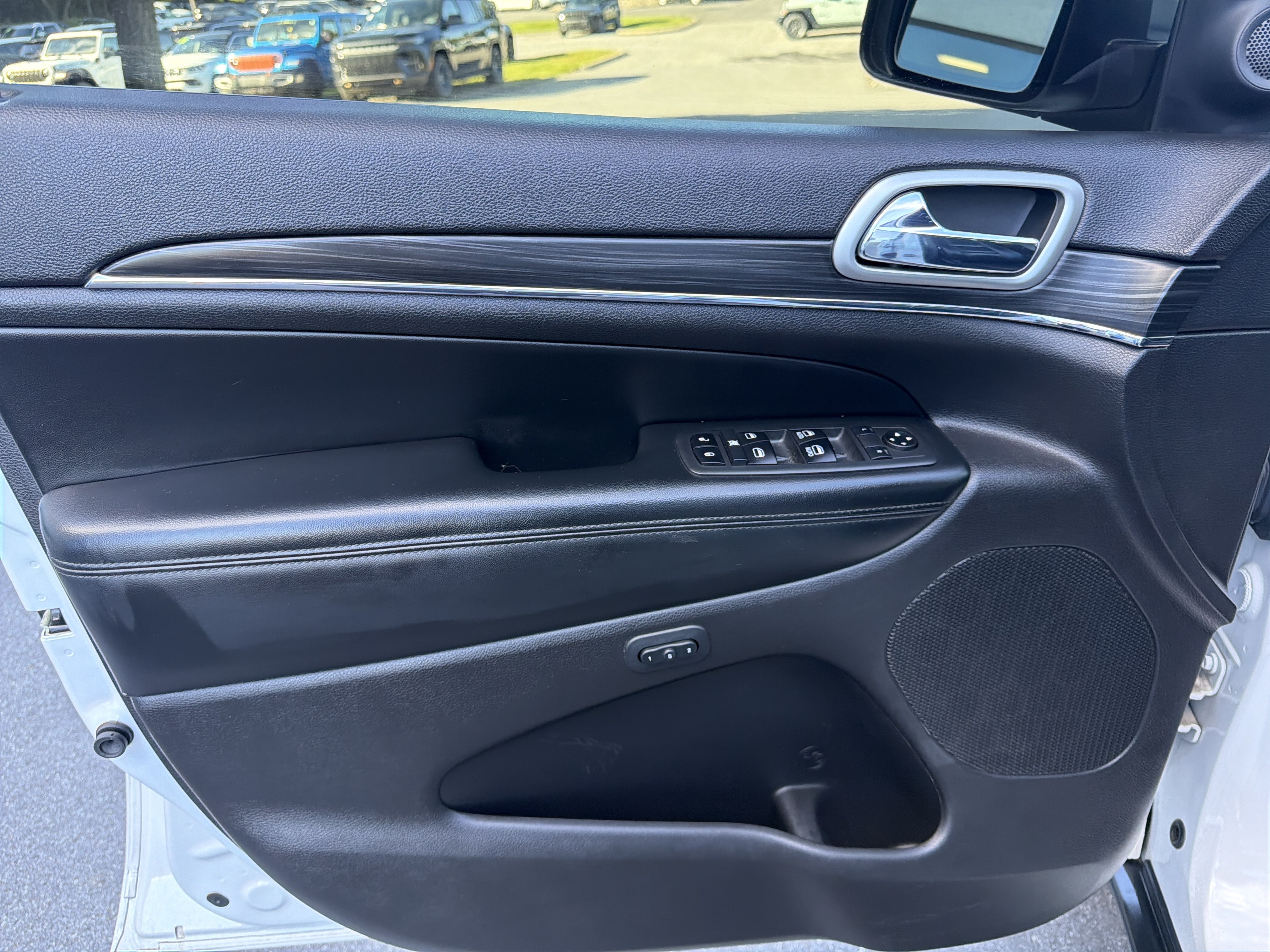 Used 2020 Jeep Grand Cherokee Limited AWD/4WD image 15