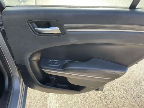 Used 2018 Chrysler 300 Touring w/ Driver Convenience Group image 35