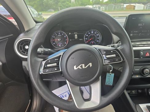 Used 2024 Kia Forte LXS FWD image 9