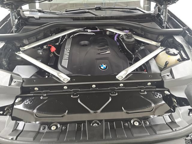 Used 2024 BMW X7 xDrive40i w/ Premium Package AWD/4WD image 12