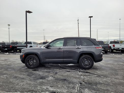 Used 2024 Jeep Grand Cherokee Trailhawk image 7