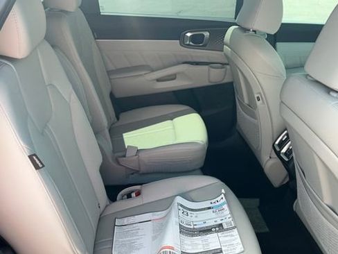 Certified 2025 Kia Sorento SX FWD image 39