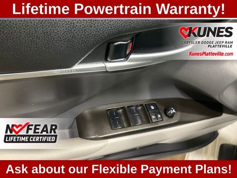 Used 2024 Toyota Camry SE image 11