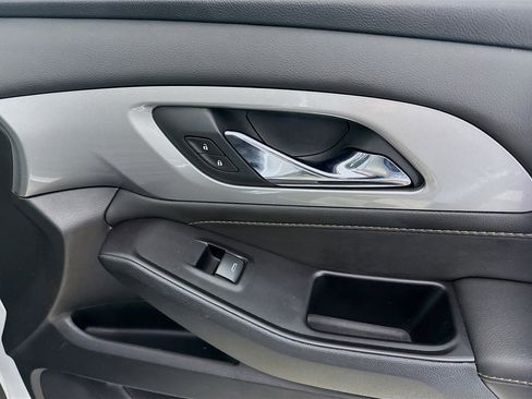 Used 2020 Chevrolet Traverse LT w/ LT Premium Package image 31