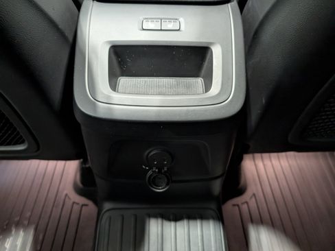 Used 2022 Volvo XC60 T8 R-Design w/ Advanced Package image 11