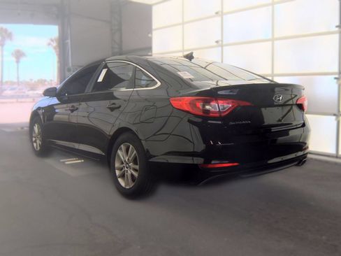 Used 2017 Hyundai Sonata SE FWD image 2