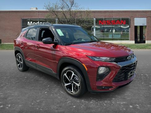 Used 2023 Chevrolet TrailBlazer RS w/ Sun and Liftgate Package FWD image 5