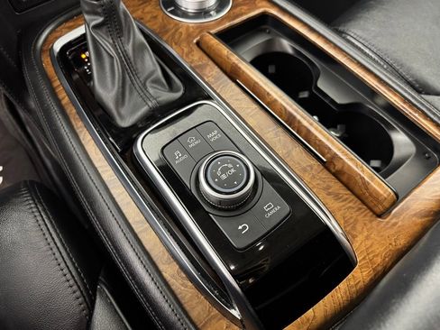 Used 2024 Nissan Armada SL w/ Captain's Chairs Package image 21