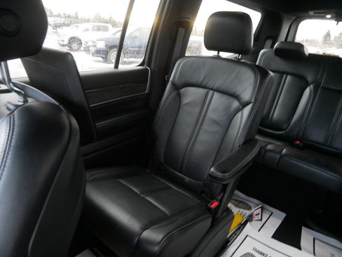 Used 2022 Jeep Wagoneer Series III w/ Rear Seat Video Group 1 image 12