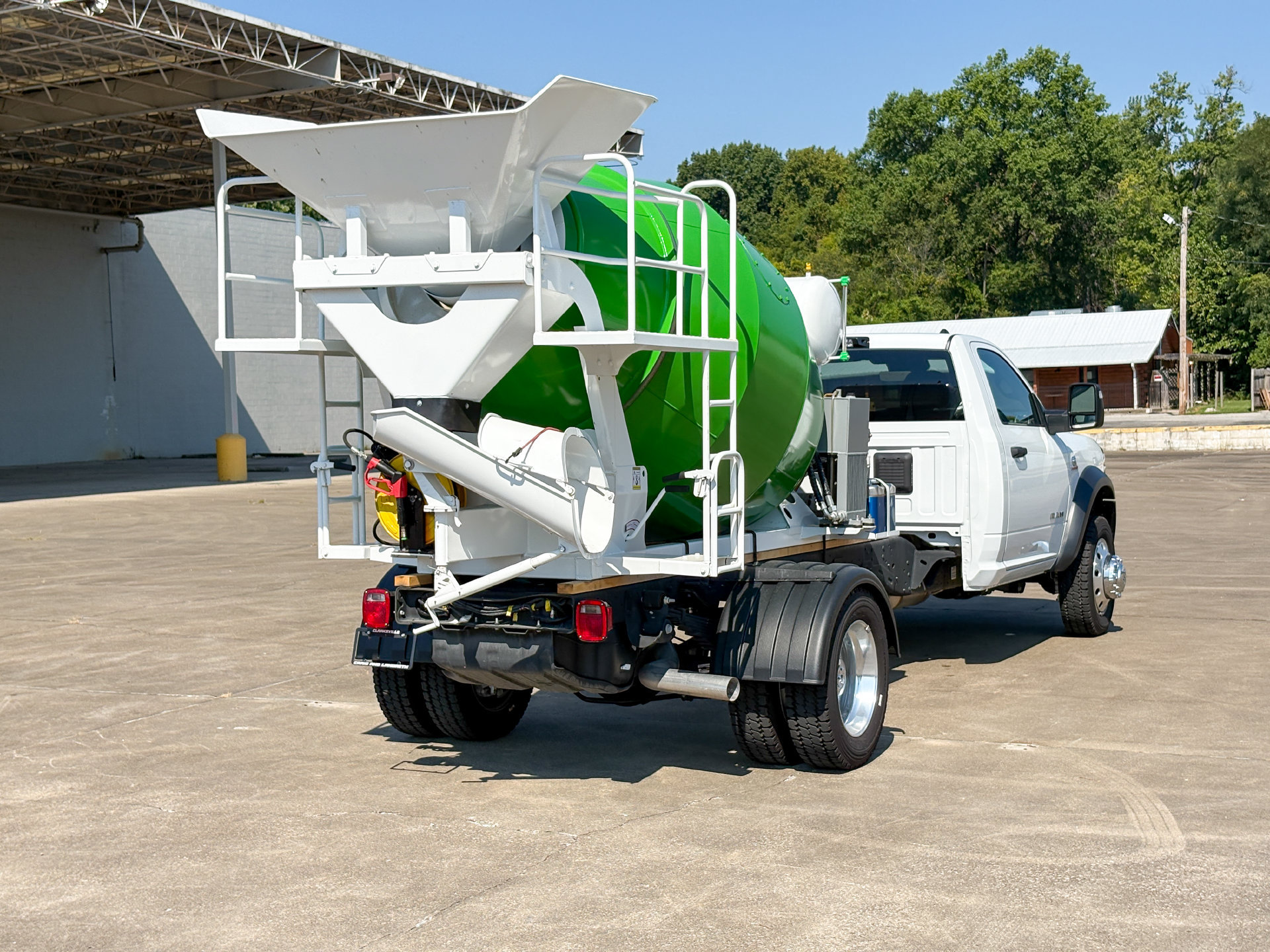 Used 2025 RAM 5500 4x4 Regular Cab image 9