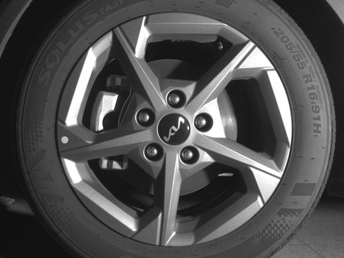 Used 2025 Kia K4 LXS image 12