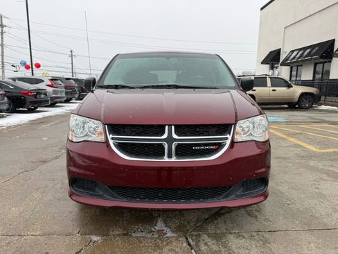 Used 2018 Dodge Grand Caravan SE w/ UConnect Hands-Free Group image 4