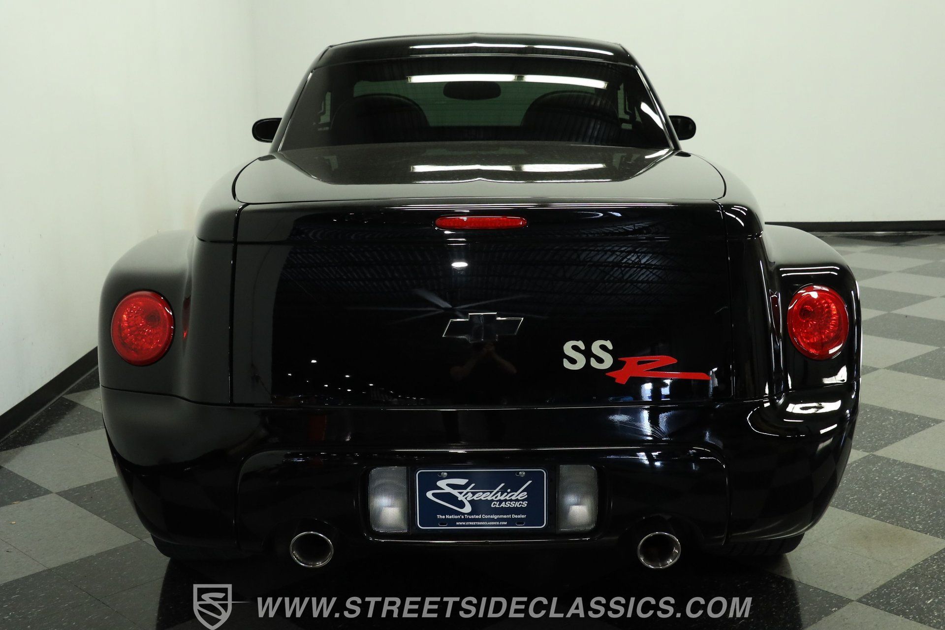 Used 2004 Chevrolet SSR w/ Preferred Equipment Group RWD image 9
