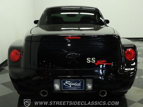 Used 2004 Chevrolet SSR w/ Preferred Equipment Group RWD image 9