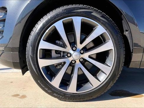 Used 2025 Land Rover Range Rover Evoque Dynamic SE image 9