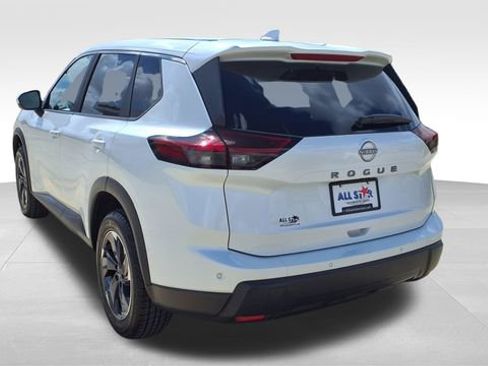 Used 2025 Nissan Rogue SV image 6