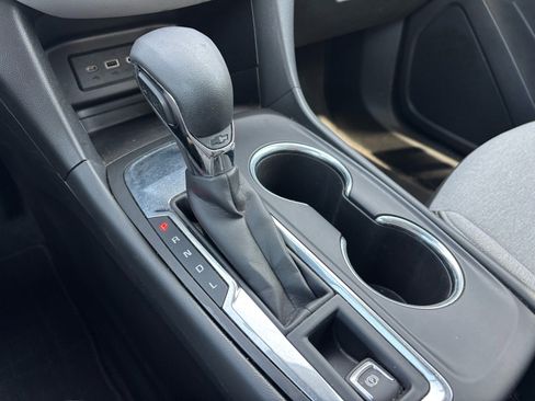 Used 2022 Chevrolet Equinox LS image 16