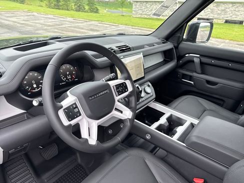 New 2025 Land Rover Defender 130 X-Dynamic SE image 12