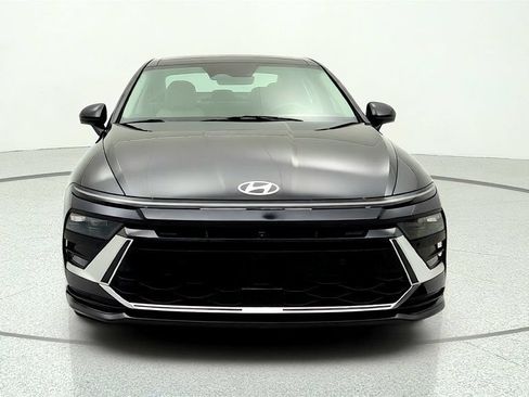 Used 2025 Hyundai Sonata Limited FWD image 2