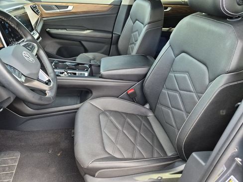 Used 2025 Volkswagen Atlas SE FWD image 23