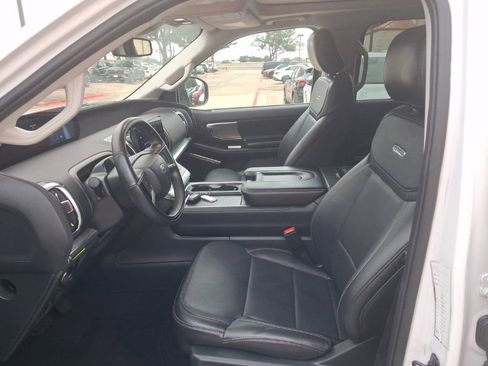 Used 2025 Ford Expedition Platinum AWD/4WD image 4