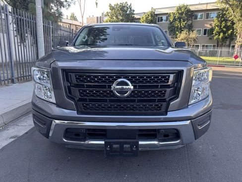 Used 2022 Nissan Titan SV image 4
