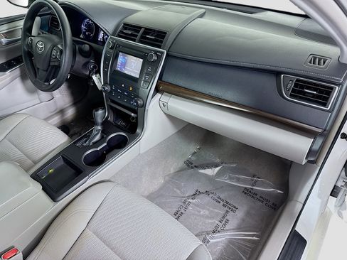 Used 2016 Toyota Camry LE image 29