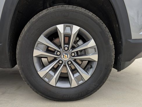 Used 2025 Chevrolet Equinox LT w/ Safety and Technology Package AWD/4WD image 9