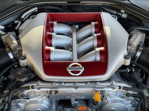 Used 2015 Nissan GT-R Black Edition image 10