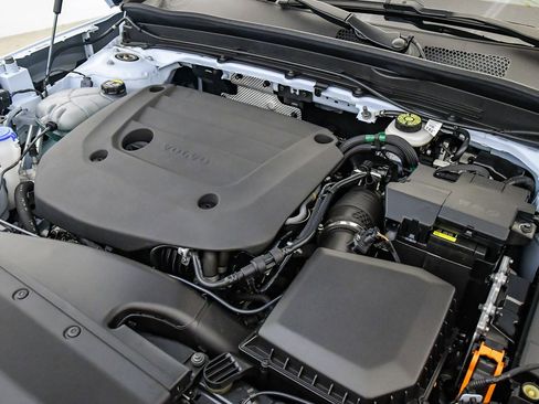 Certified 2025 Volvo XC40 B5 Ultra w/ Climate Package image 29