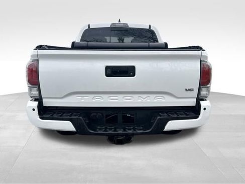 Used 2020 Toyota Tacoma TRD Sport w/ Technology Package AWD/4WD image 5