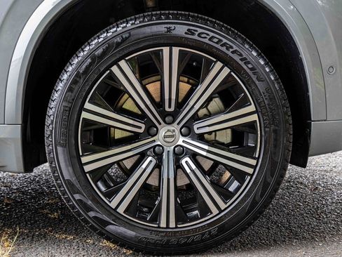 Used 2024 Volvo XC90 B6 Plus image 27