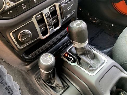 Certified 2025 Jeep Wrangler Unlimited Sahara AWD/4WD image 14