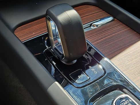 Certified 2023 Volvo XC60 B5 Plus w/ Climate Package image 15