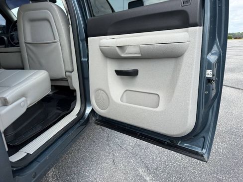 Used 2011 Chevrolet Silverado 2500 LT w/ Interior Plus Package AWD/4WD image 12