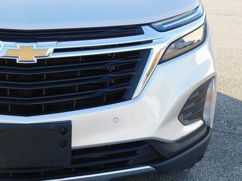 Used 2022 Chevrolet Equinox LT w/ Driver Convenience Package image 9