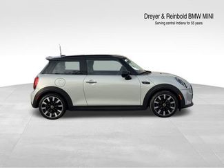 Used 2023 MINI Cooper SE video 2