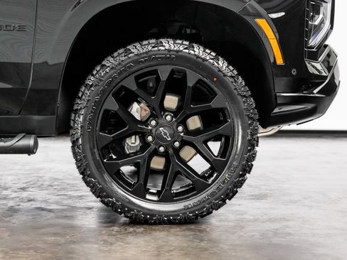 Used 2026 Chevrolet Tahoe Z71 w/ Comfort Package AWD/4WD image 24