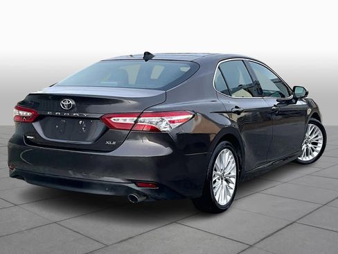 Used 2018 Toyota Camry XLE image 12