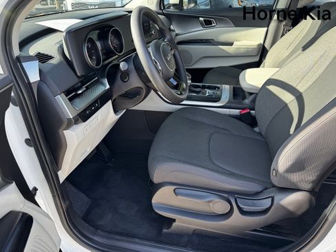 Certified 2024 Kia Carnival LX image 10