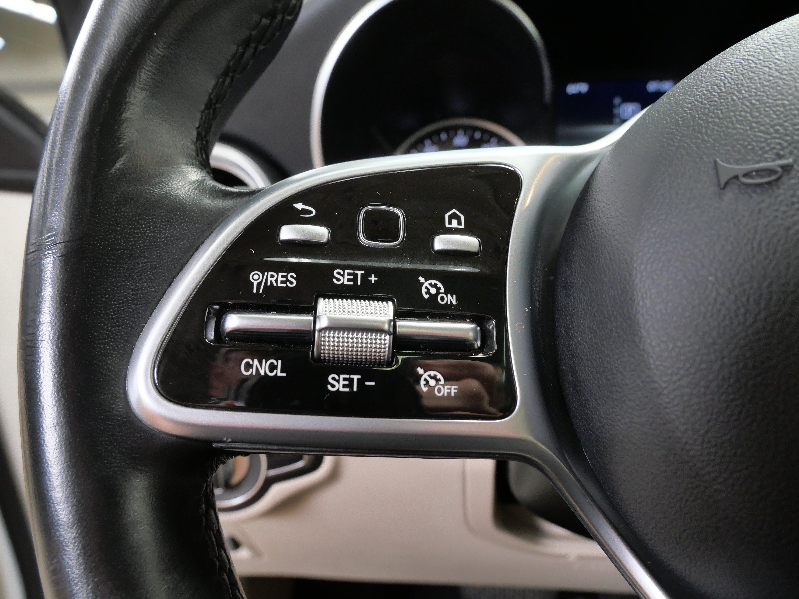 Used 2022 Mercedes-Benz GLC 300 4MATIC image 26