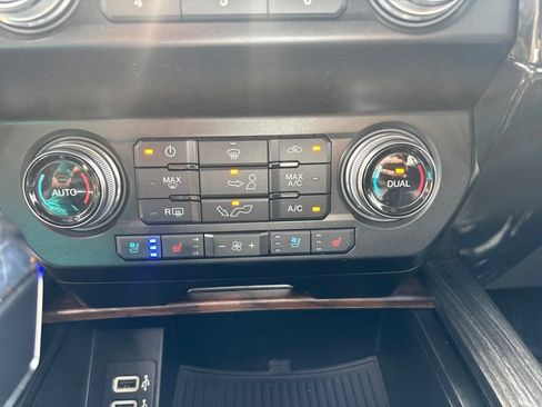 Used 2020 Ford F150 Lariat w/ Equipment Group 502A Luxury AWD/4WD image 30