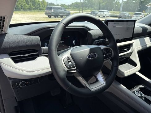 New 2026 Ford Explorer Active w/ Active Comfort Package RWD image 13