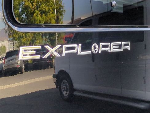 New 2025 GMC Savana 2500 Work Van 3D Extended Cargo Van w/ Driver Convenience Package image 33