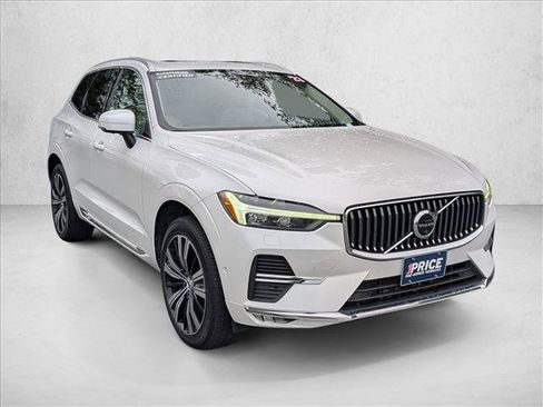 Used 2023 Volvo XC60 B5 Plus w/ Climate Package AWD/4WD image 3