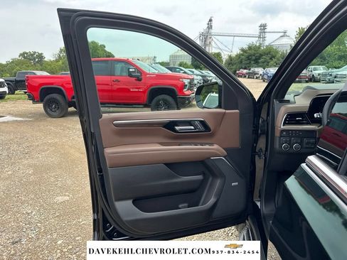 Used 2026 Chevrolet Suburban High Country w/ Sun And Tow Package AWD/4WD image 17