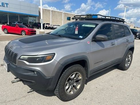 Used 2019 Jeep Cherokee Trailhawk AWD/4WD image 2